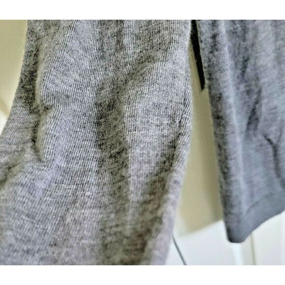 Banana Republic Women’s M Extra Fine Gray Merino Wool Crew Neck Sweater Size Med - Picture 3 of 9